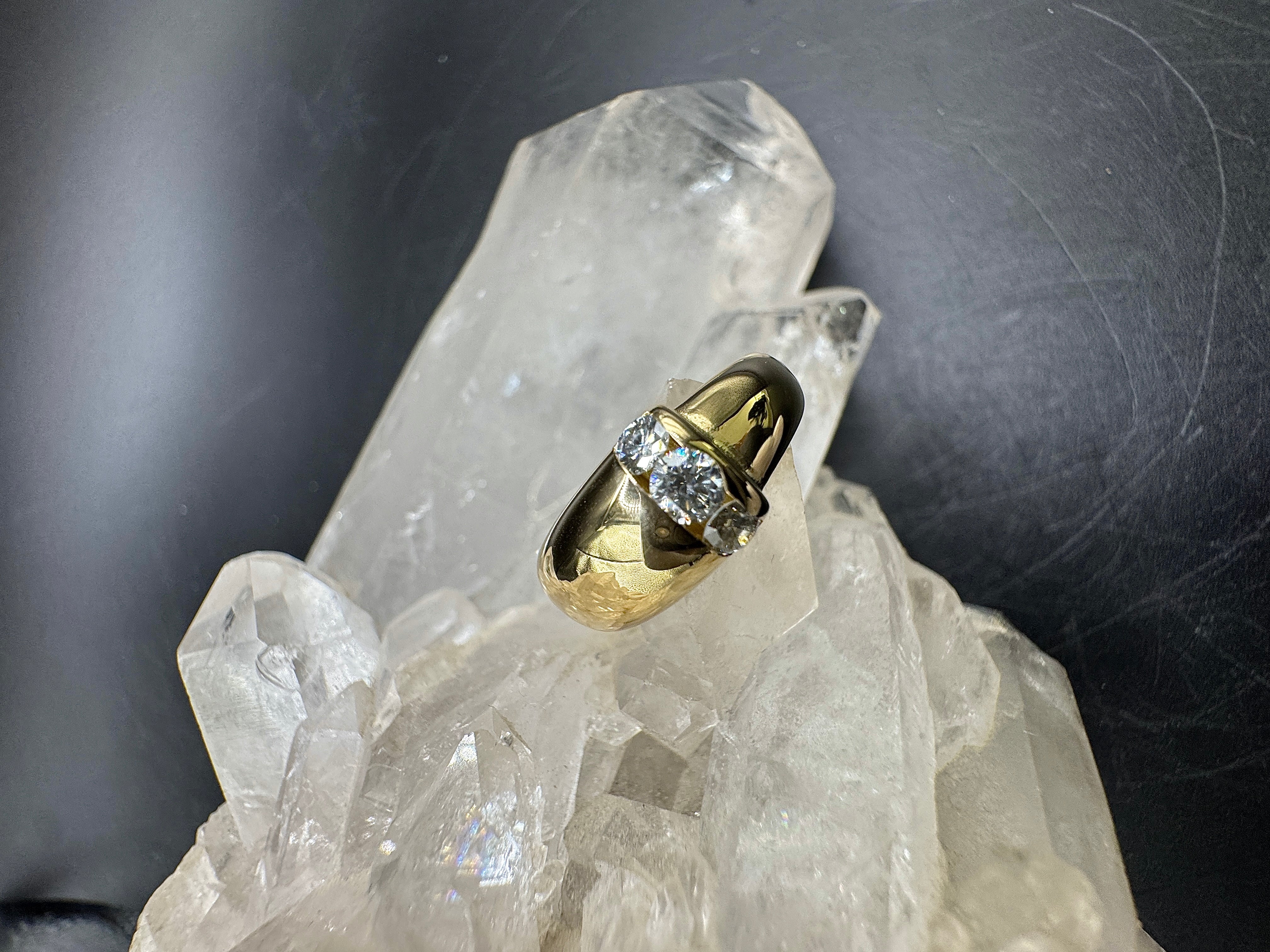 Handgefertigter Ring von Jaufmann in 18 Karat Gold mit Brillanten