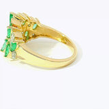 Lebhafter Ring in 14 Karat Gelbgold mit leuchtenden Smaragden und Diamanten