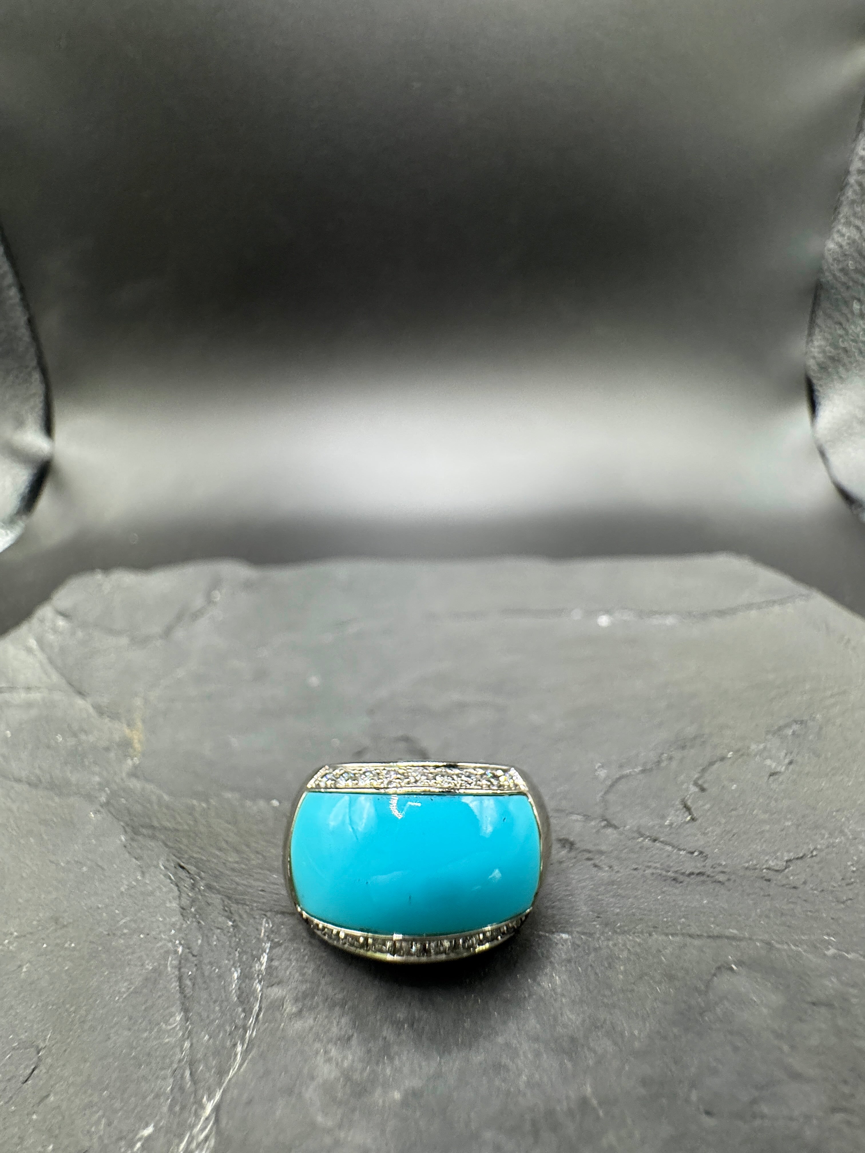 Hochwertiger Ring in 18 Karat Weißgold mit feinem Türkis & Brillanten