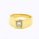 Massiver Solitär Ring in 14 Karat Gelbgold mit lebhaften Brillant