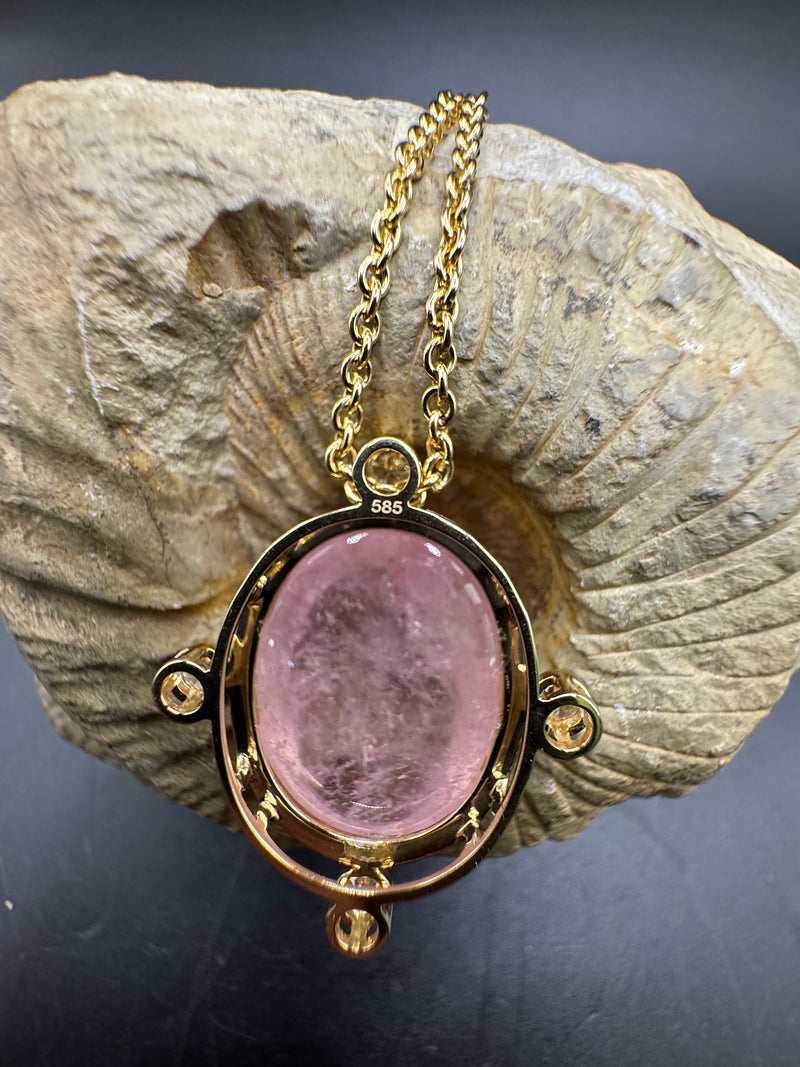 Eleganter Anhänger in 14 Karat Gelbgold mit rosa Morganit & Brillanten