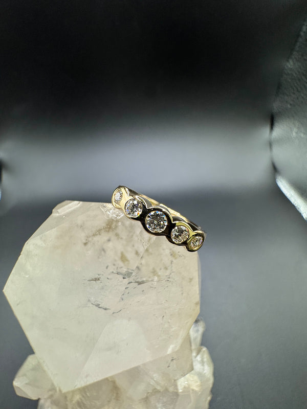 Massiver Halbmemory Ring in 14 Karat Gelbgold mit feinen Brillanten