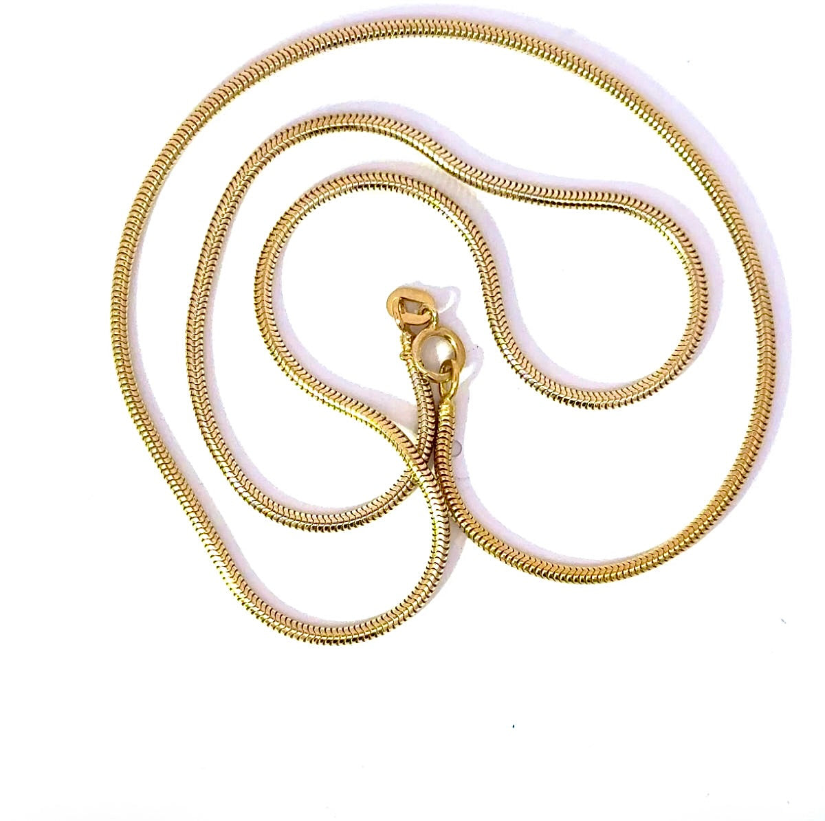 Elegant snake chain in 9 karat yellow gold with a spring ring clasp