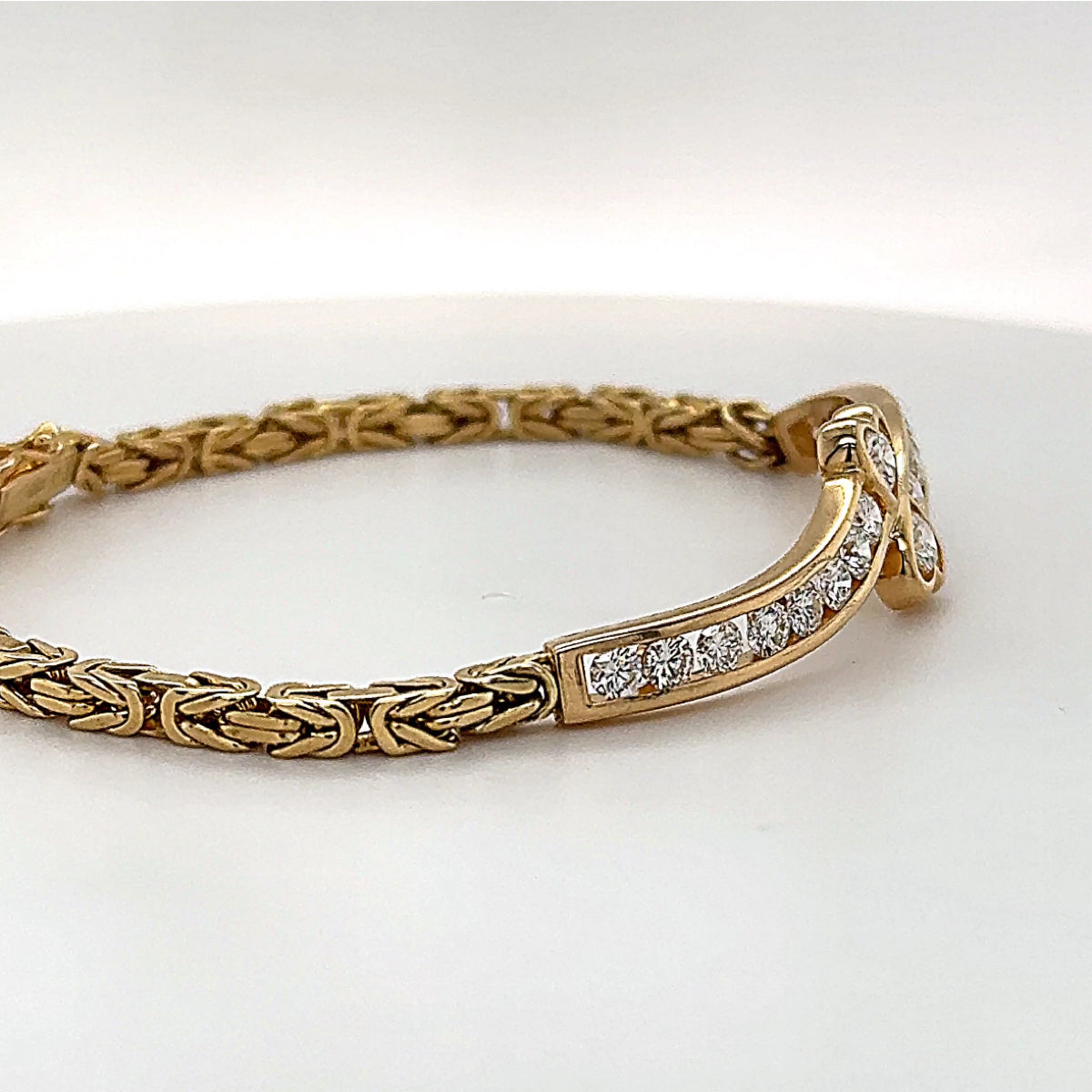 Hochwertiges Armband in 18 Karat Gelbgold mit herausragenden Brillanten