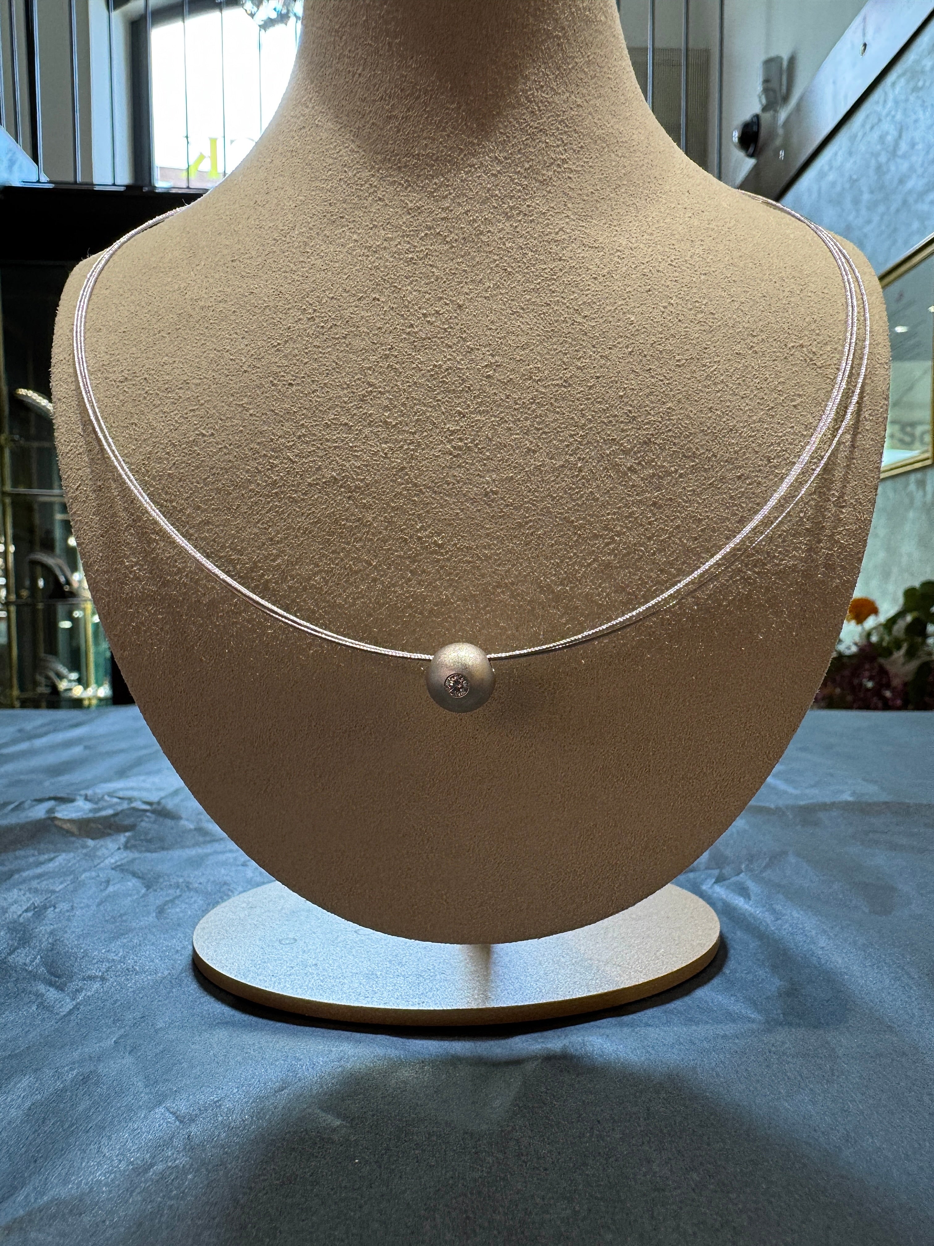 Elegant necklace in 14k white gold with 950 platinum pendant & brilliant-cut diamond