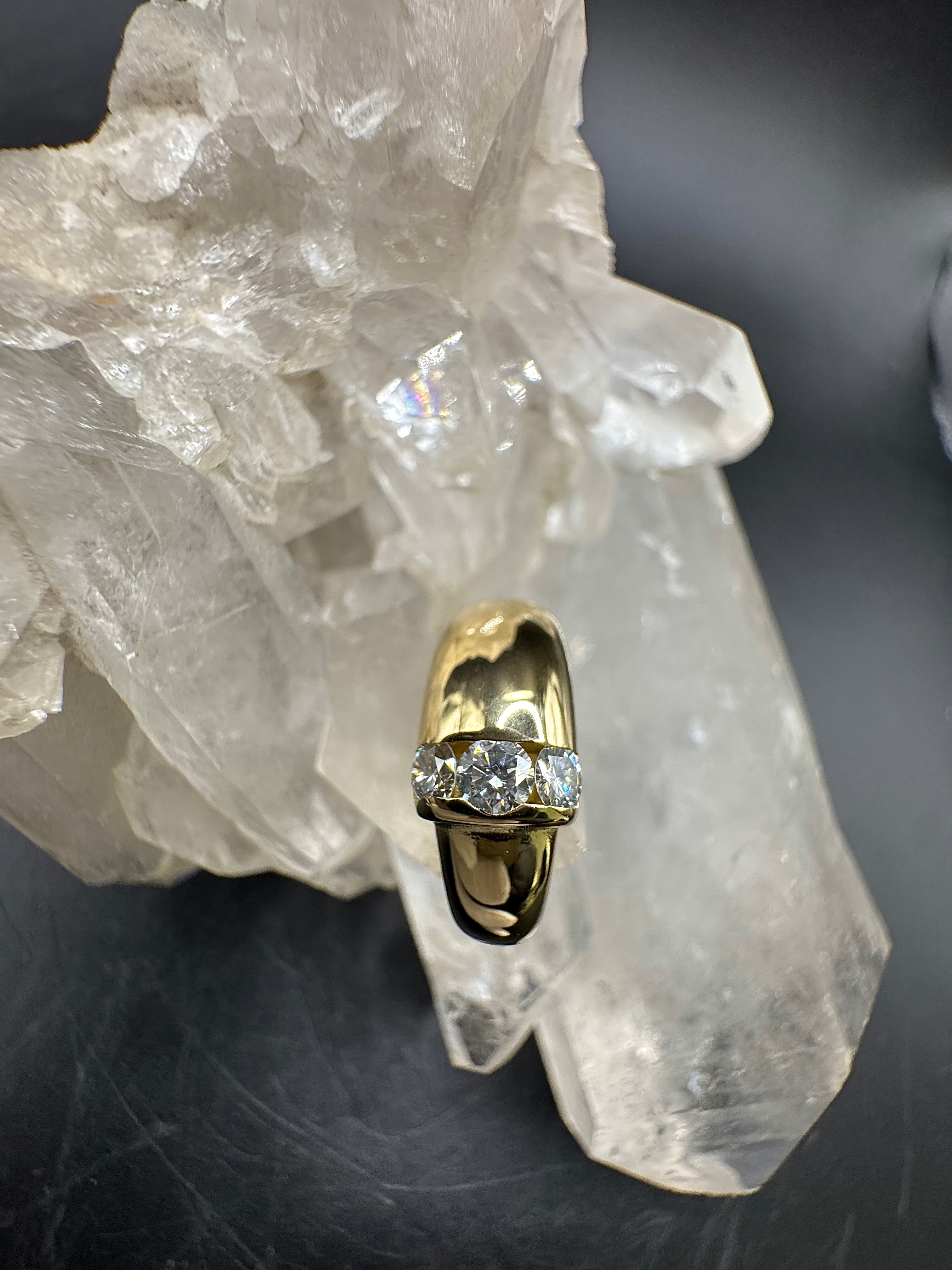 Handgefertigter Ring von Jaufmann in 18 Karat Gold mit Brillanten