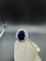 Hochwertiger Ring in 18 Karat Weißgold mit blauem Saphir & Brillanten
