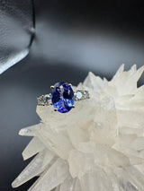 Moderner steinbetonter Ring in 14 Karat Gelbgold mit Tansanit und Brillanten