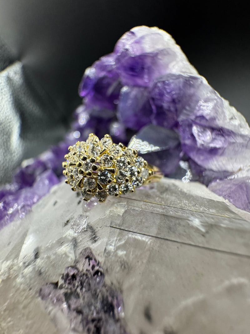 Wirkungsvoller Cocktailring in 18 Karat Gelbgold mit feinen Brillanten
