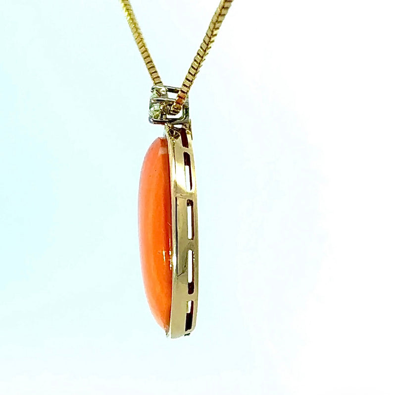 Eleganter Anhänger in 14 Karat Gelb- & Weißgold mit Brillant und leuchtender Koralle