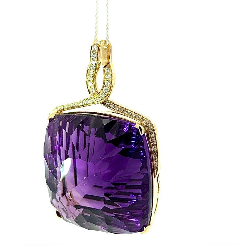 Riesiger Amethyst Anhänger in 14 Karat Gelbgold mit feinen Brillanten