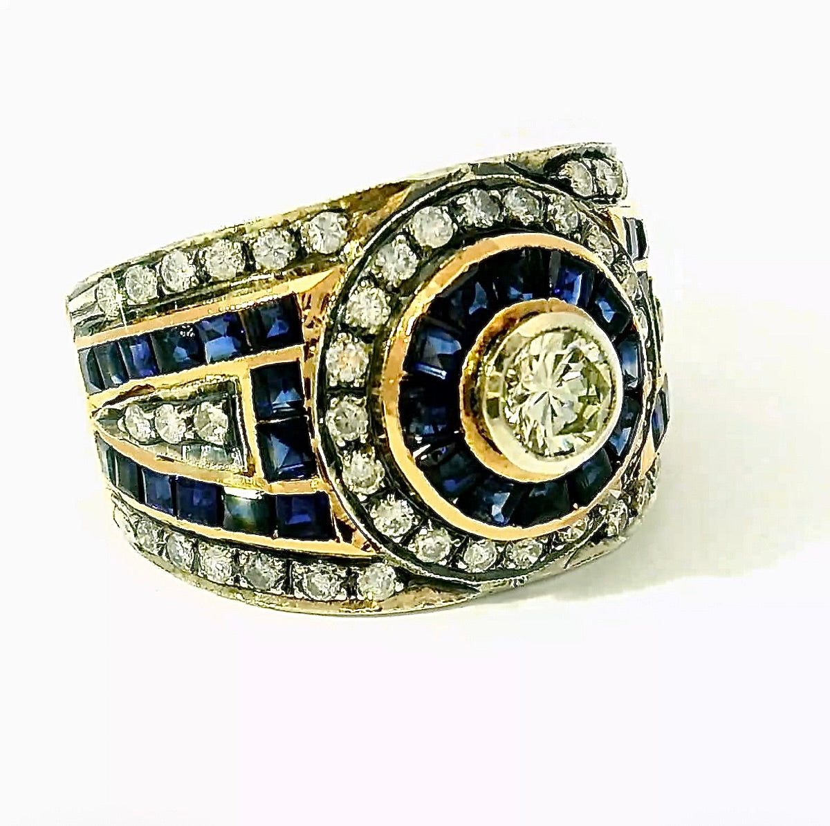 Exciting cocktail ring in 18K yellow and white gold with sapphires & brilliant-cut diamonds