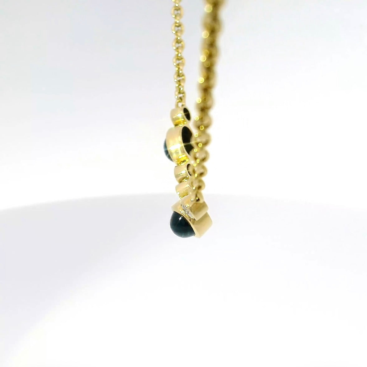Edles Collier in 18 Karat Gelbgold mit Rubin, Saphiren & Brillanten