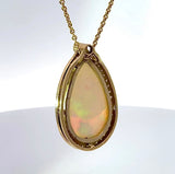 Handgefertigter Anhänger in 14 Karat Gelbgold mit äthiopischem Opal und Brillanten