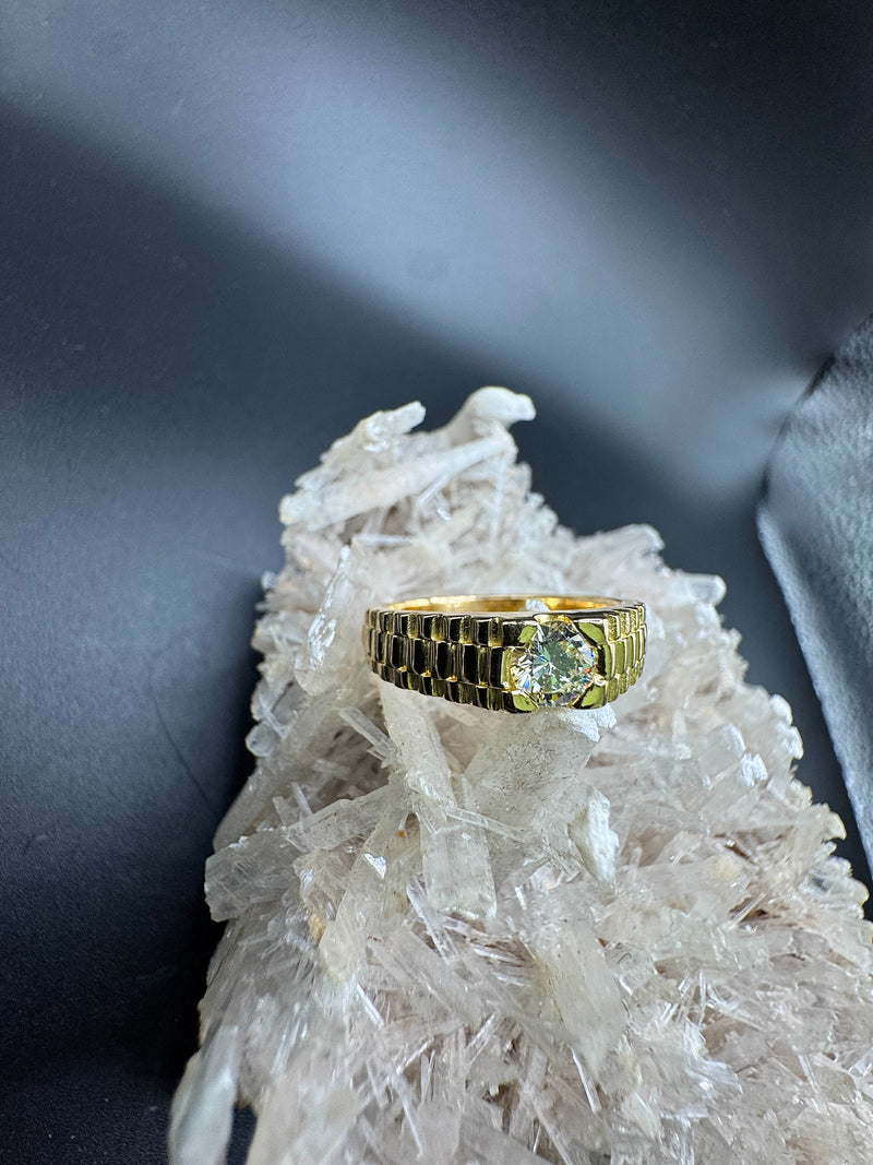 Massiver Ring in 18 Karat Gelbgold mit feinem Brillant 0,50 Karat