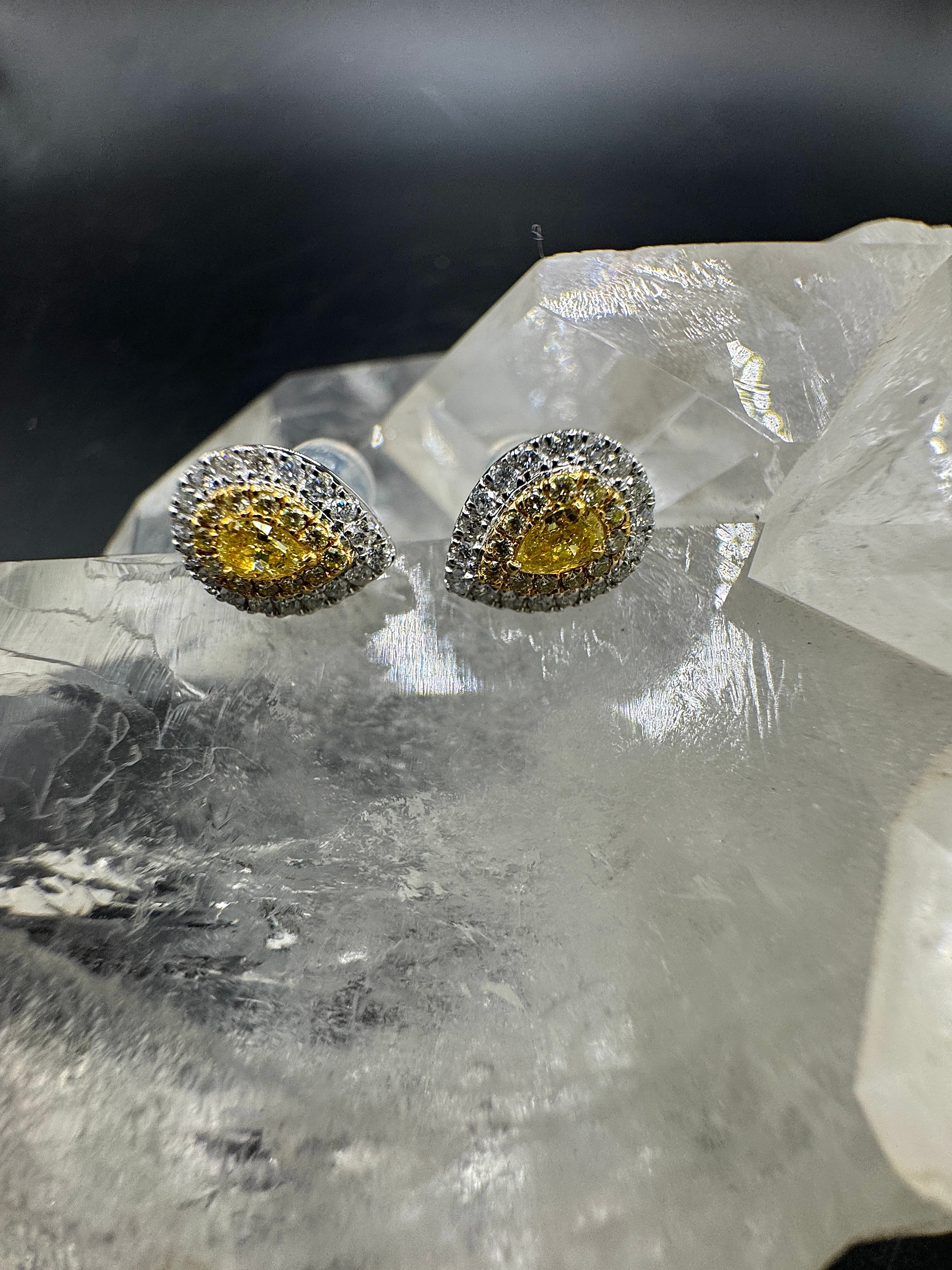 Moderne Brillantstecker in 18 Karat Gelb- und Weißgold mit Fancy Yellow Brillanten