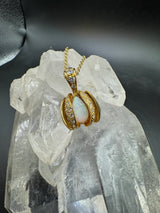 Edler Anhänger in 18 Karat Gelbgold mit Brillanten & Opal – von Goldbaur
