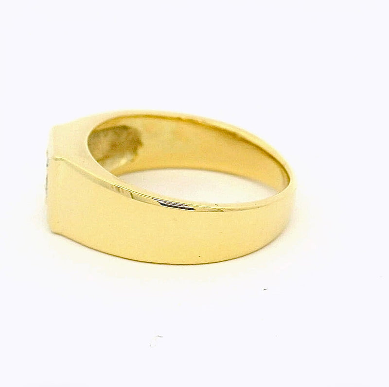 Massiver Solitär Ring in 14 Karat Gelbgold mit lebhaften Brillant