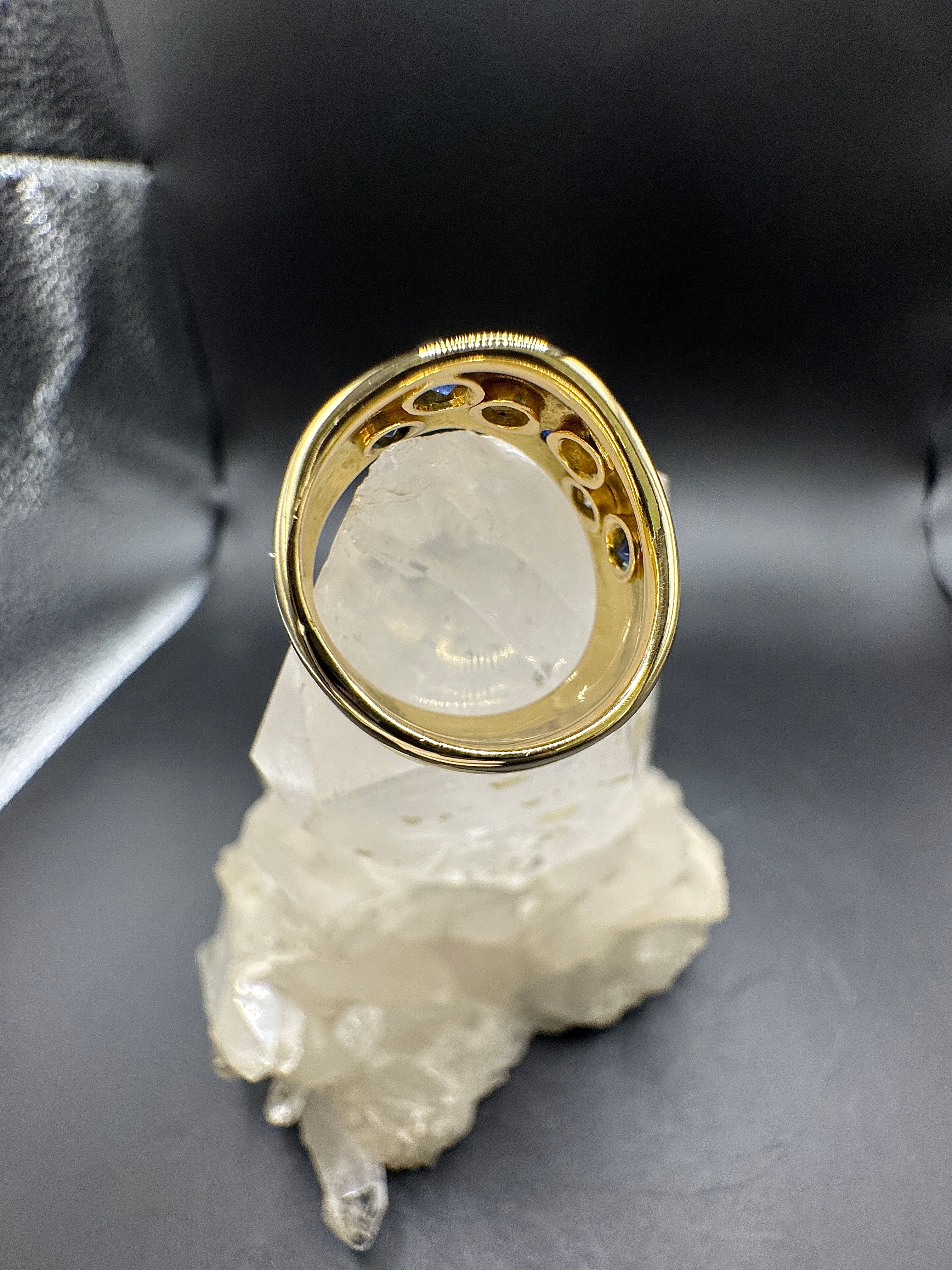 Eleganter Ring in 18 Karat Gelbgold mit Saphiren & Brillanten