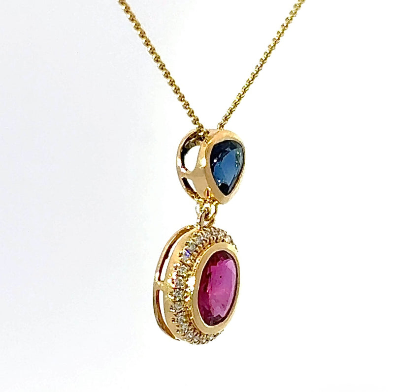 Moderner Rubin & Saphir Anhänger in 18 Karat Gelbgold mit feinen Brillanten & Ankerkette