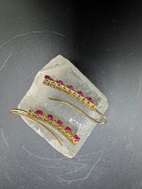 Elegante Hängeohrringe in 18 Karat Gelbgold mit Brillanten & Rubinen