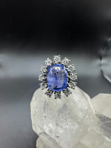 Prunkvoller Entourage Ring in 18 Karat Weißgold mit Saphir & Brillanten