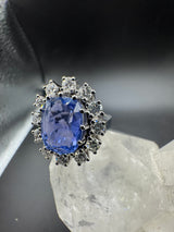 Prunkvoller Entourage Ring in 18 Karat Weißgold mit Saphir & Brillanten