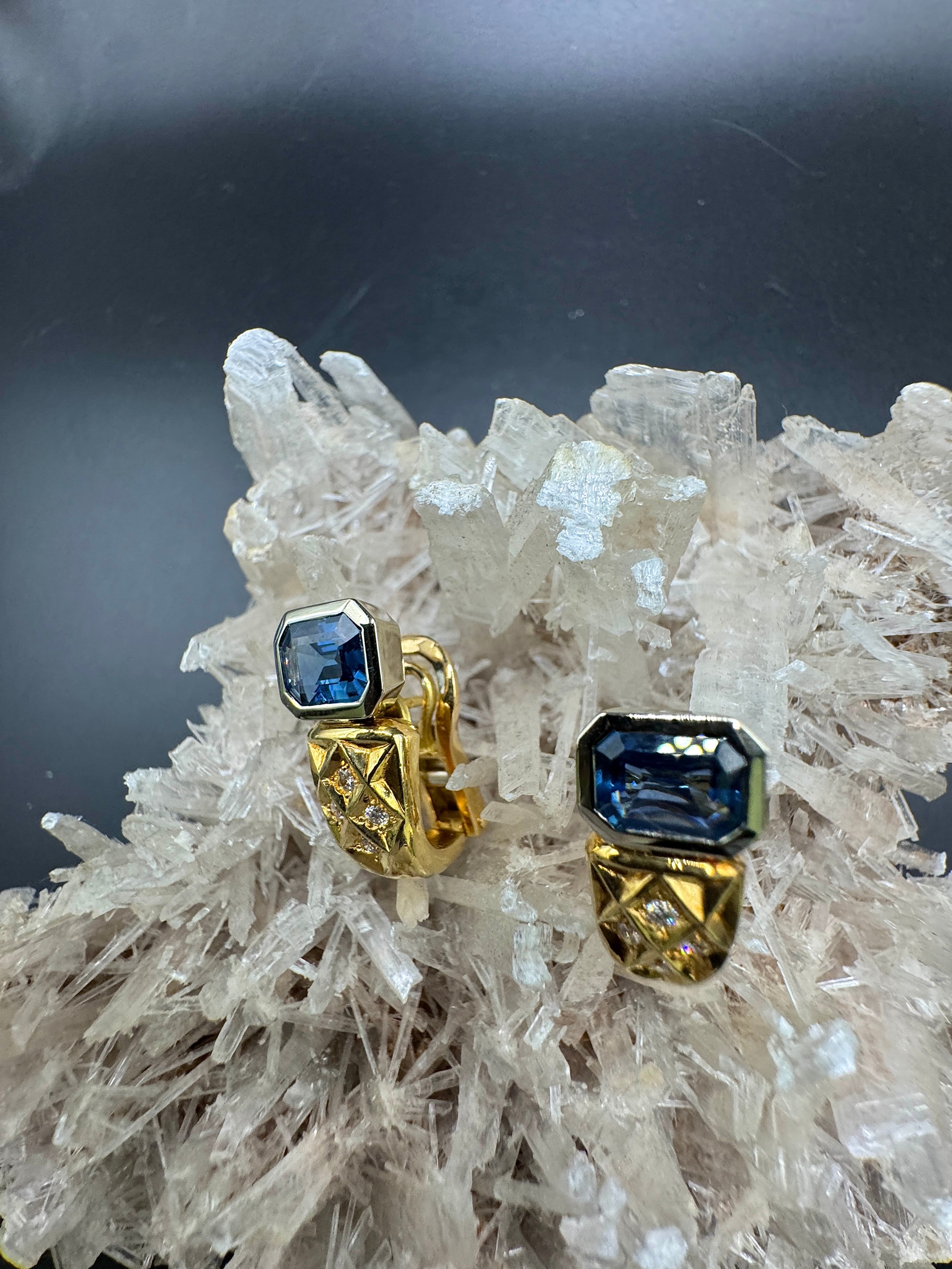 Extravagant 18k Gold Earrings with Sapphires & Brilliant-cut Diamonds