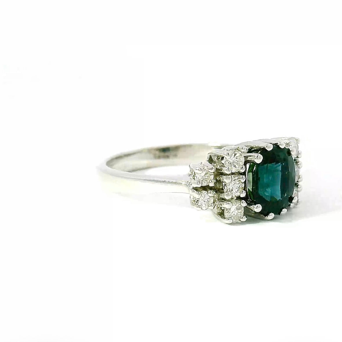 Steinbetonter Ring in 14 Karat Weißgold mit Saphir & Brillanten