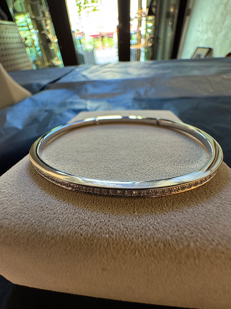 Edler Armreif in 950er Platin mit 1,45 Karat hochfeinen Brillanten