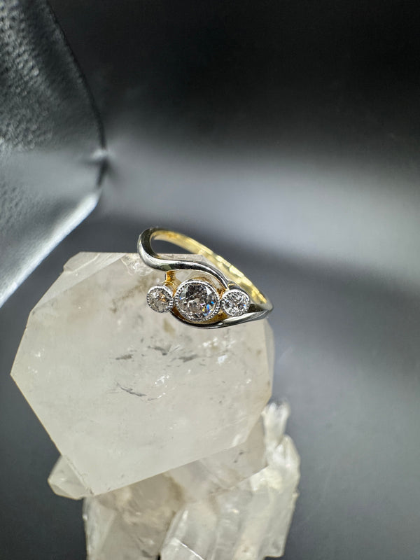 Eleganter Art-Déco-Ring in 14 Karat Gelbgold mit Altschliff-Diamanten