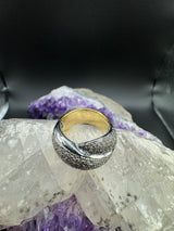 Solid bicolor ring in 18 carat (750) gold with 156 brilliant-cut diamonds