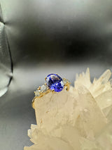 Moderner steinbetonter Ring in 14 Karat Gelbgold mit Tansanit und Brillanten