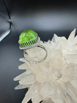 Moderner Ring in 14 Karat Weißgold mit Peridot & Brillanten