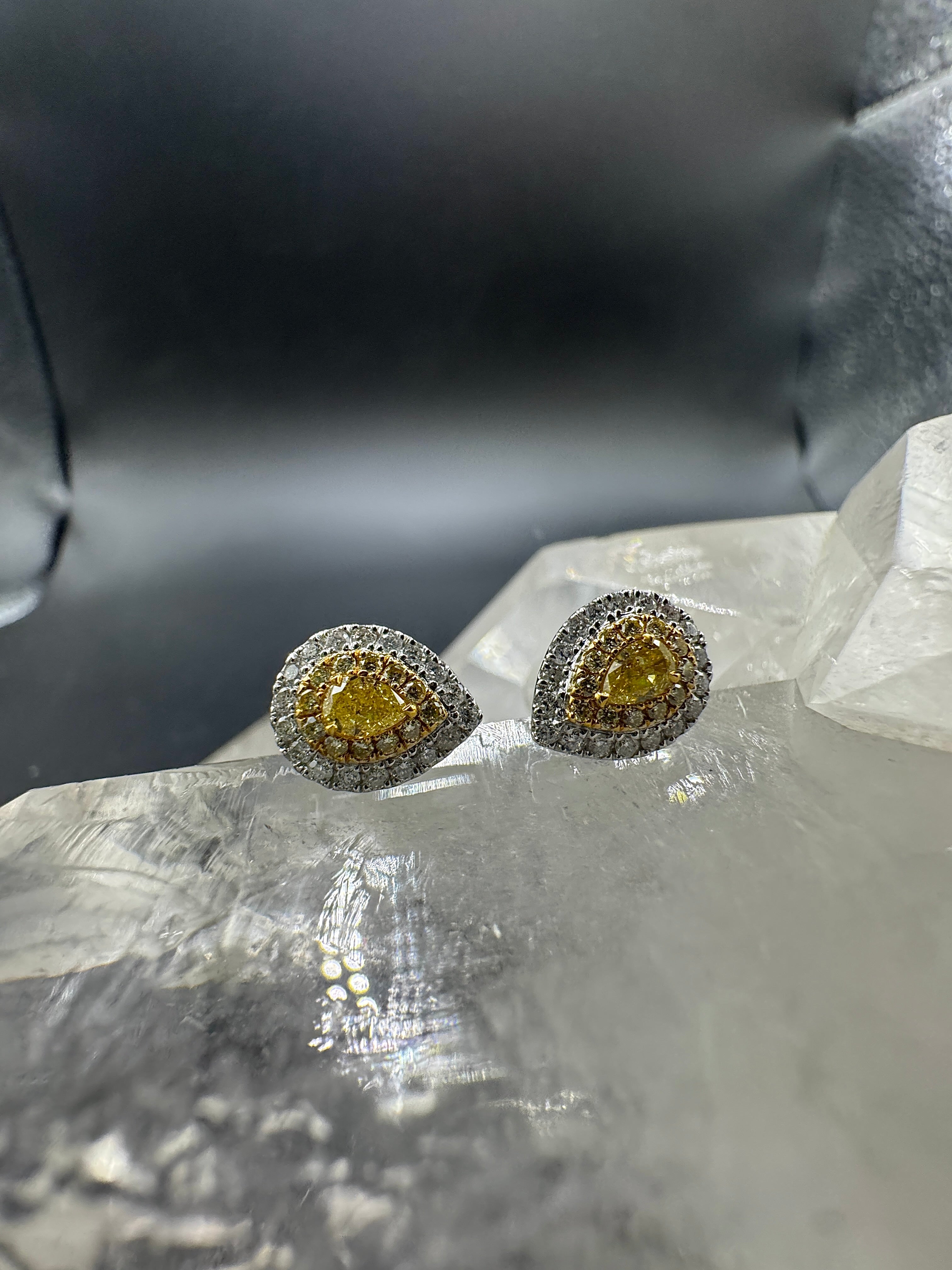 Moderne Brillantstecker in 18 Karat Gelb- und Weißgold mit Fancy Yellow Brillanten