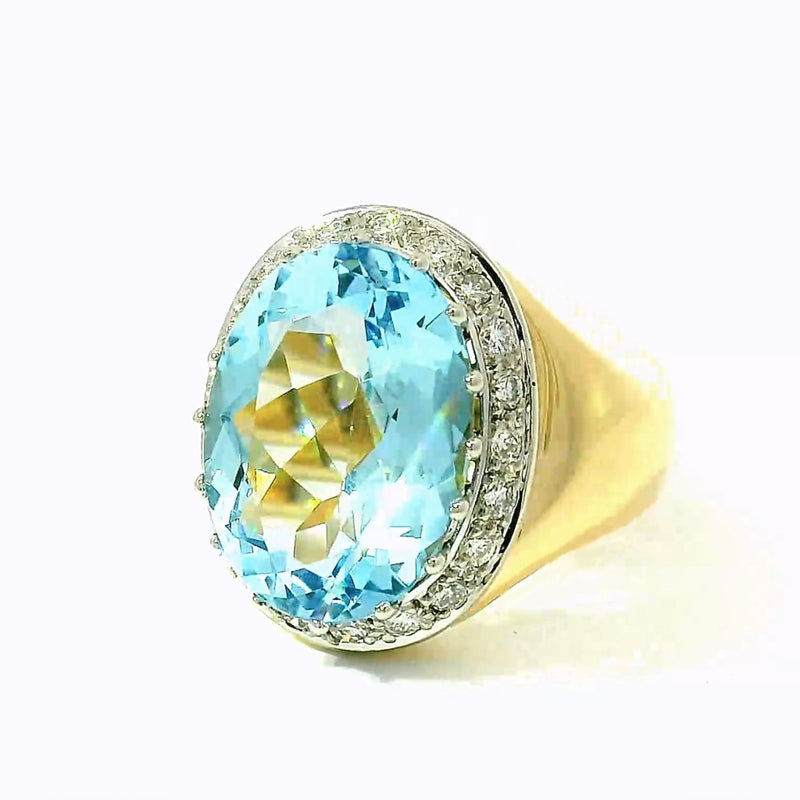 Edler Ring in 18 Karat Gelbgold mit augenreinem Aquamarin & Brillanten