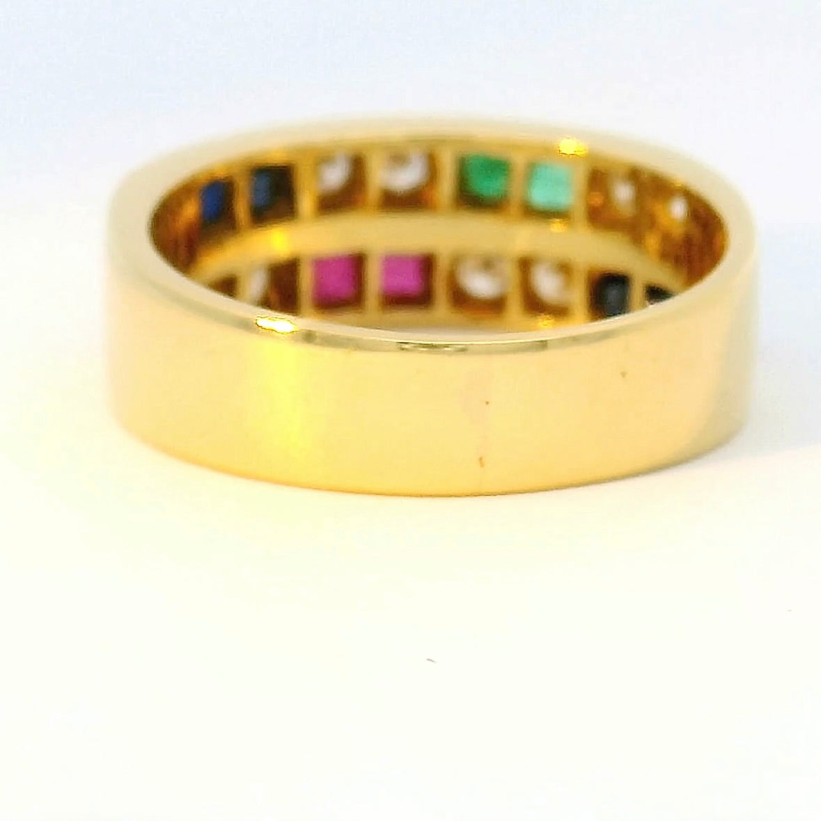 Eleganter Ring in 18 Karat Gelbgold mit Smaragd, Rubin, Saphir & Brillanten