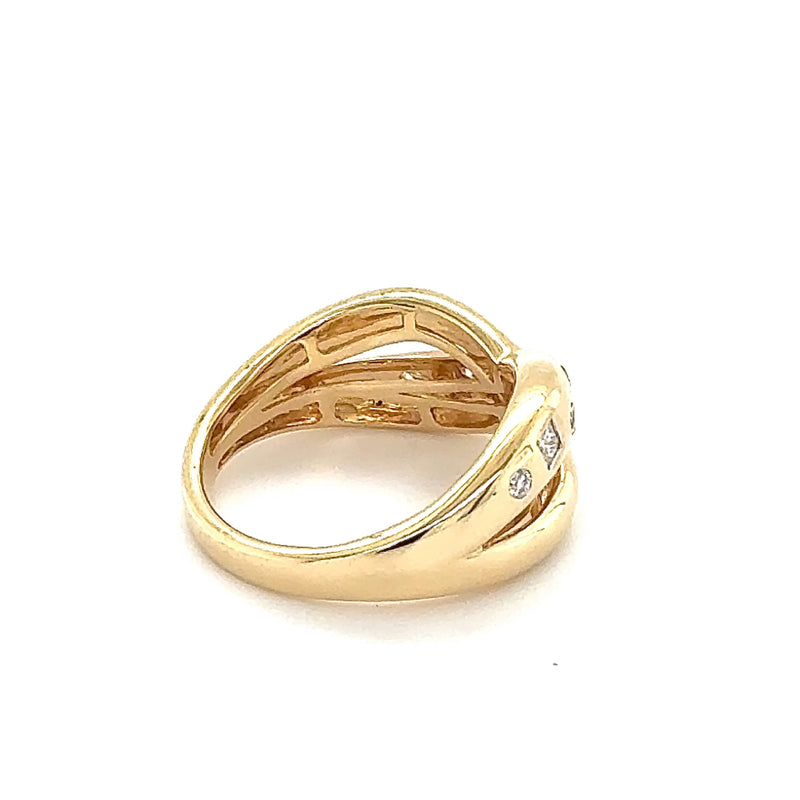 Verspielter Gelbgold-Ring in 14 Karat Gelbgold mit Brillanten & Princess-Cut Diamanten