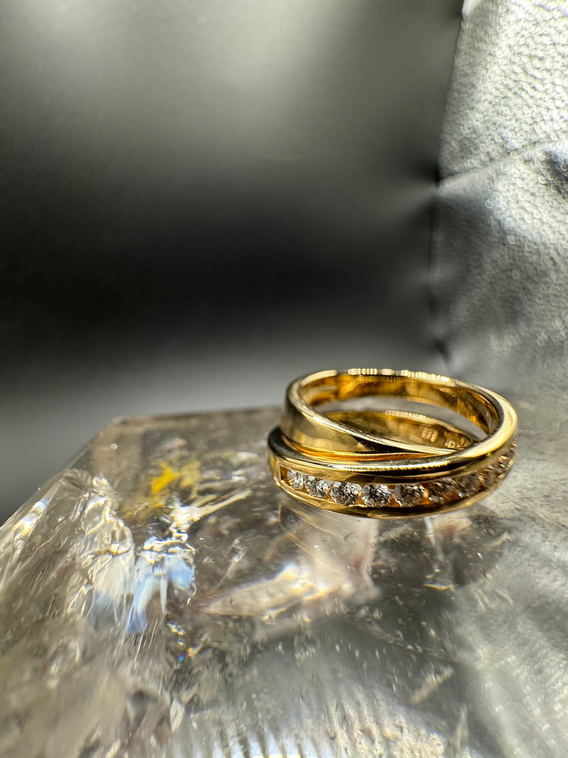 Moderner Design-Ring in 14 Karat Gelbgold mit feinen Brillanten