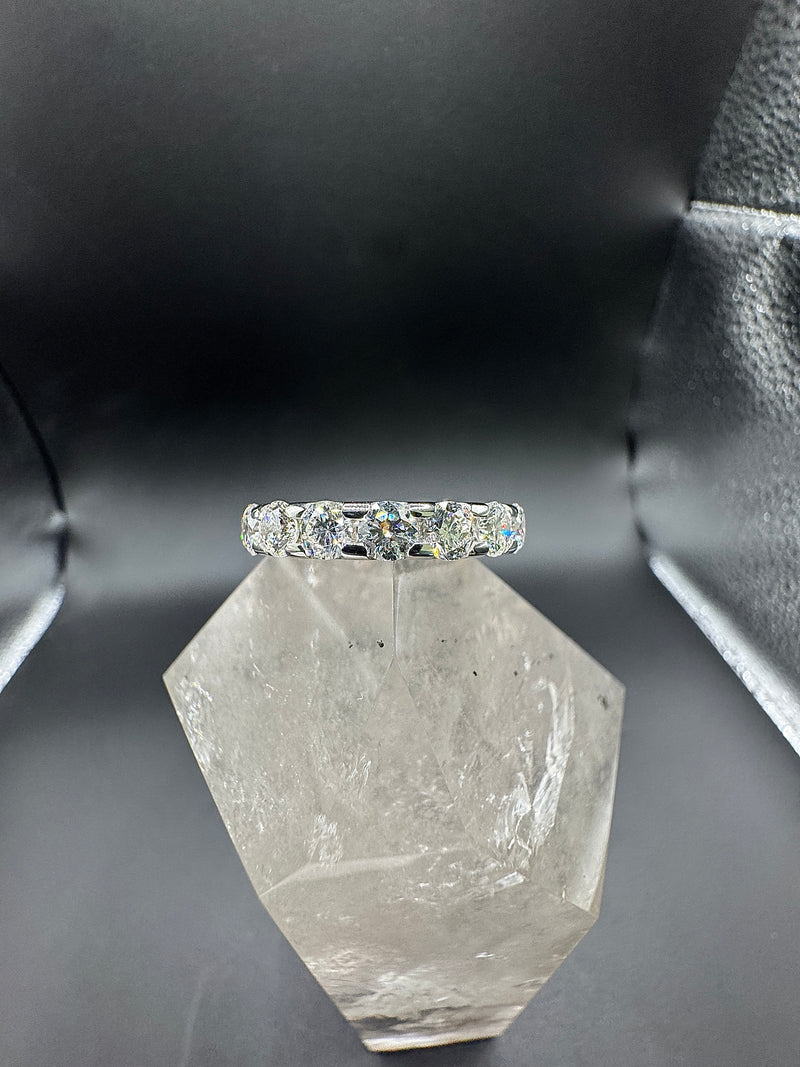 Massiver Memory Ring in 18 Karat Weißgold mit hochfeinen Brillanten