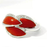 Edler Ring in 18 Karat Weißgold mit leuchtender Koralle & Brillanten