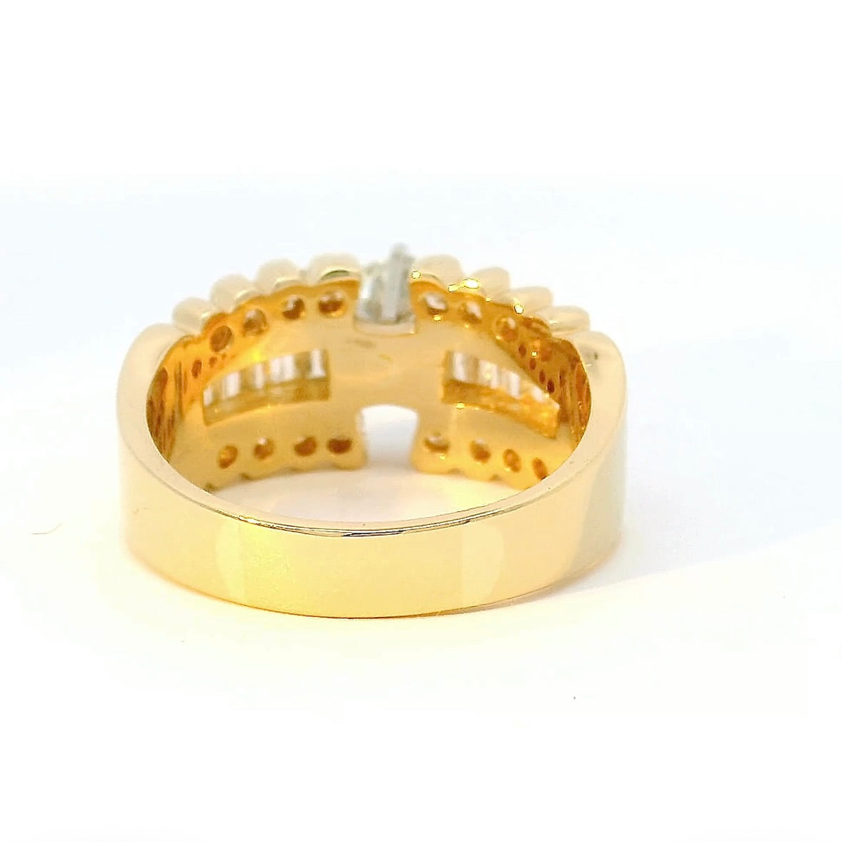 Dominanter Solitär Ring in 14 Karat Gelbgold mit Brillanten & Diamant-Baguettes