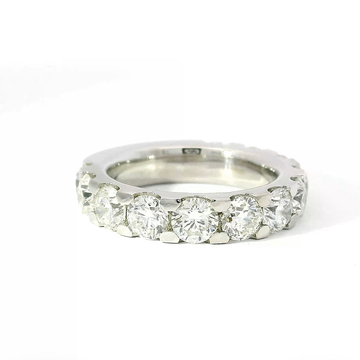Edler Memory Ring in 18 Karat Weißgold mit 4,90 Karat hochfeinen Brillanten