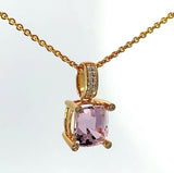 Steinbetonter Anhänger in 14 Karat Gelbgold mit rosa Kunzit & Brillanten