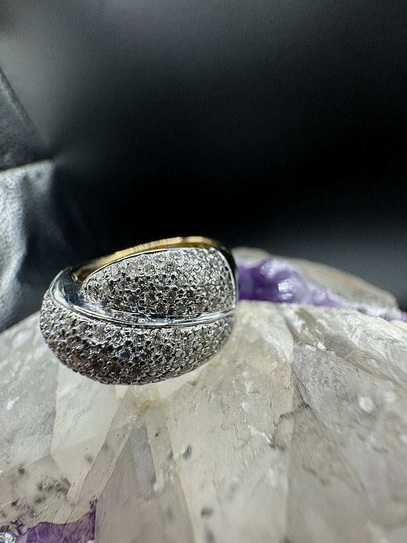 Solid bicolor ring in 18 carat (750) gold with 156 brilliant-cut diamonds