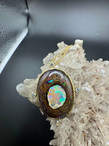 Besonderer Opal Anhänger in 14 Karat Gelbgold mit feinen Brillanten
