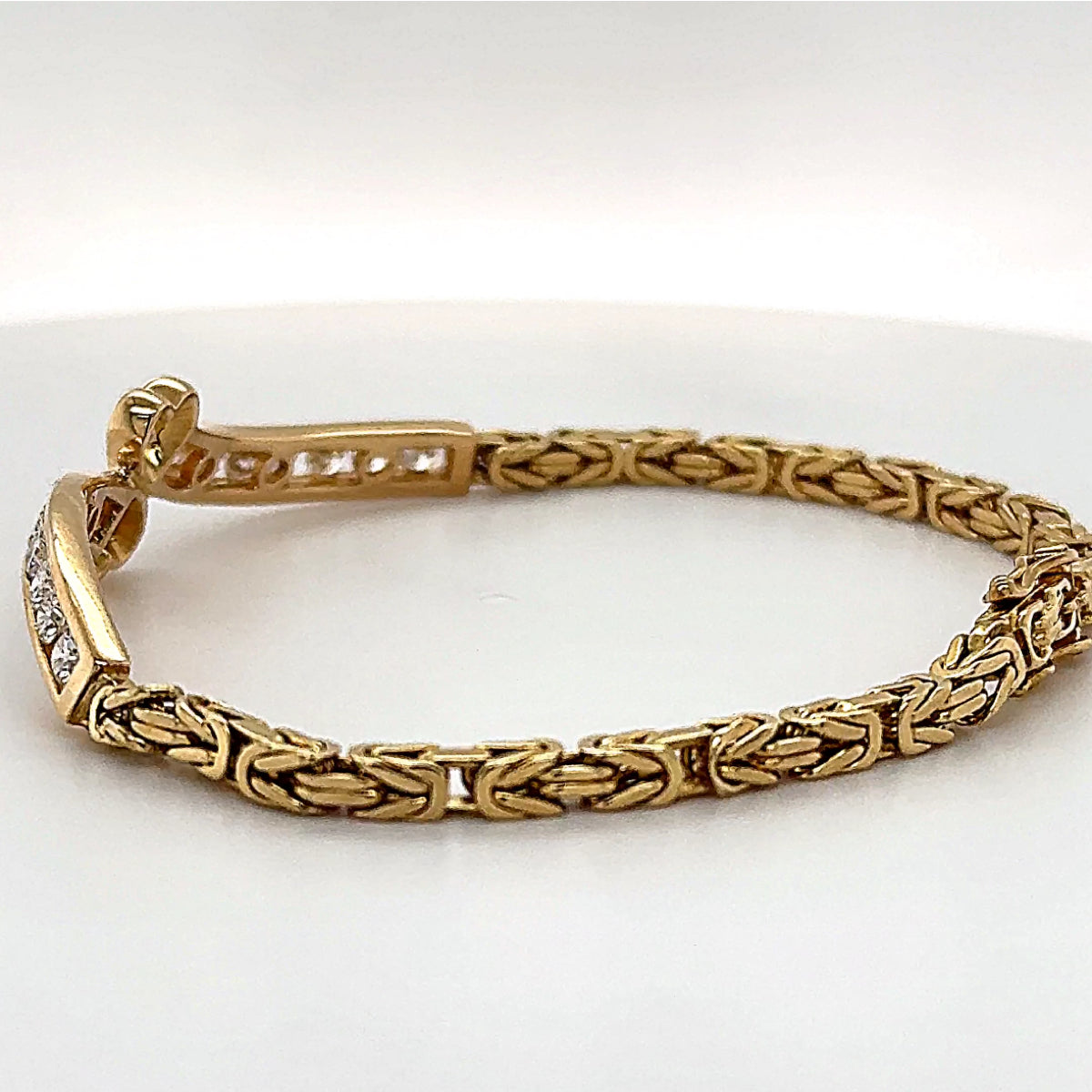 Hochwertiges Armband in 18 Karat Gelbgold mit herausragenden Brillanten