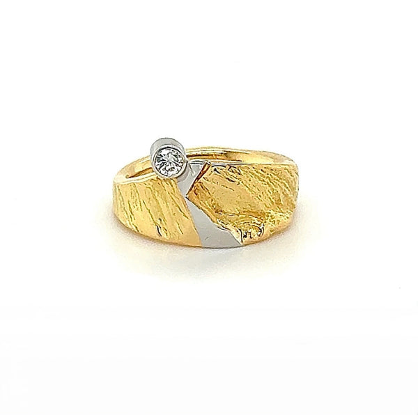 Solid ring in 18 carat yellow and white gold with very fine brilliant-cut diamonds 