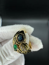 Massiver Ring in 18 Karat Gelbgold mit Smaragd, Saphir und Brillant