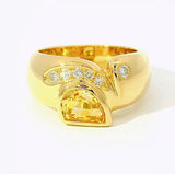 Handgefertigter Ring in 18 Karat Gelbgold mit gelbem Saphir und Brillanten
